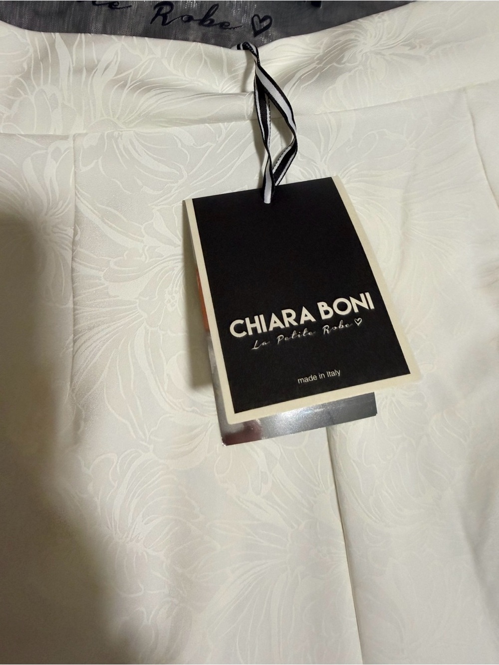 CHIARA BONI - Charlee TJE floral pleated shorts- SZ 4 - off-white NWT - Picture 4 of 5